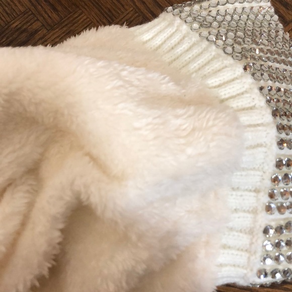 BeanieCream Color With Rhinestones. - Picture 6 of 6